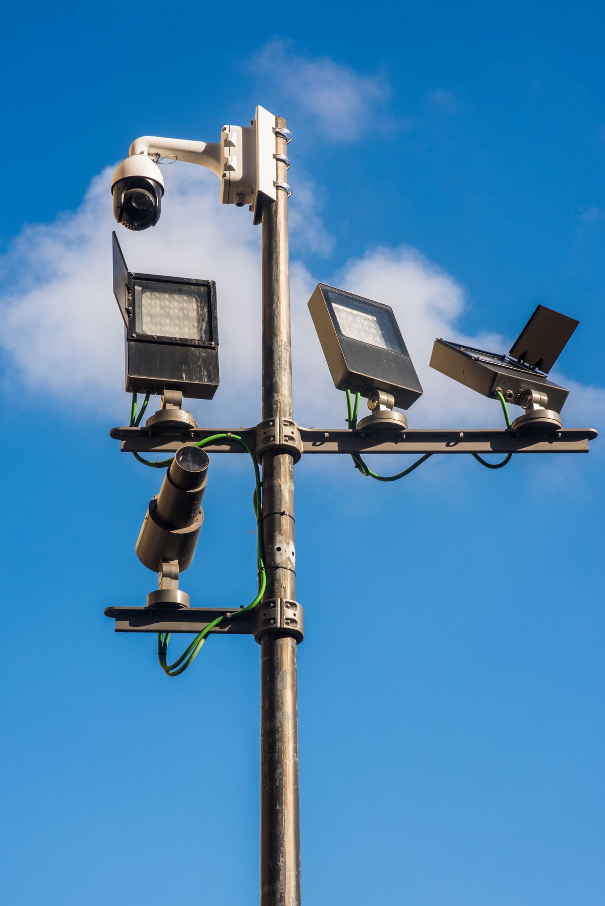 Cámaras de vigilancia en poste